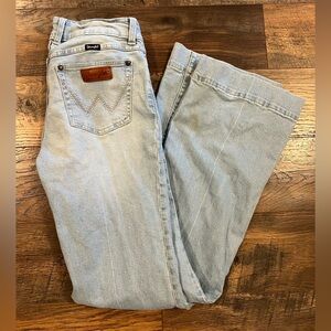 Wrangler light wash denim jeans wide leg/flare 29 x 36